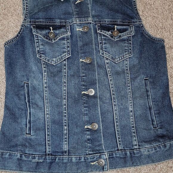 Two by Vince Camuto Denim Vest with White Crochet Lace Back Detail Size XS - Picture 6 of 8
